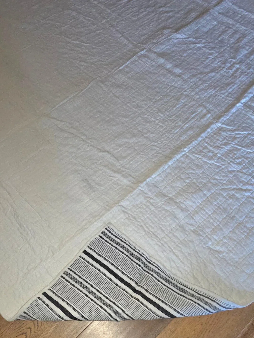 Home & Hearth - Magnolia - Target - Bed Quilt (102
